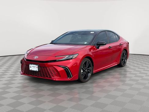 Used 2025 Toyota Camry XSE FWD image 3