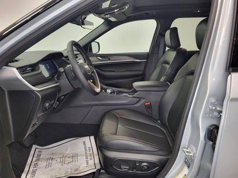 New 2025 Jeep Grand Cherokee Limited image 6