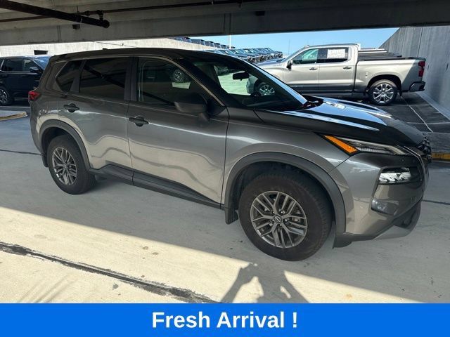 Used 2023 Nissan Rogue S FWD image 15