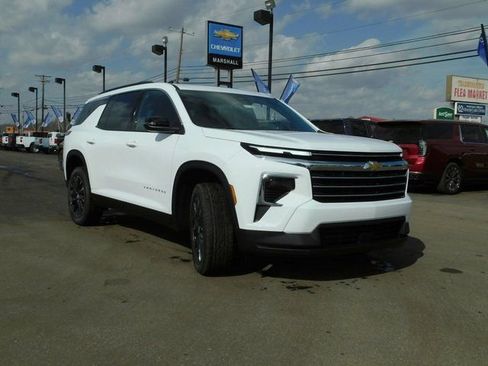 New 2026 Chevrolet Traverse LT w/ Sun and Wheel Package image 4