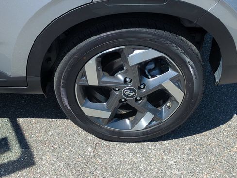 Used 2025 Hyundai Venue SEL FWD image 32