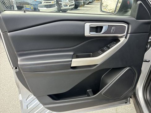 Used 2021 Ford Explorer XLT w/ Equipment Group 202A image 25