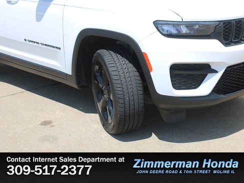 Used 2023 Jeep Grand Cherokee Altitude AWD/4WD image 19