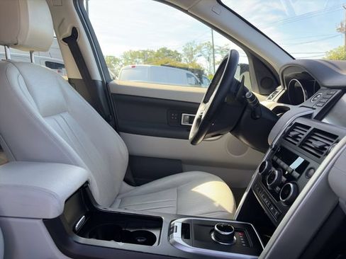 Used 2018 Land Rover Discovery Sport HSE AWD/4WD image 3