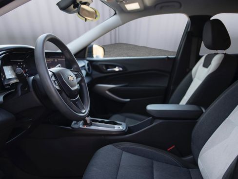 Used 2024 Chevrolet Trax LS w/ LS Convenience Package image 2