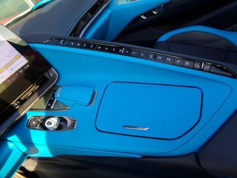 Used 2023 Chevrolet Corvette Stingray Premium Conv w/ Z51 Performance Package RWD image 19