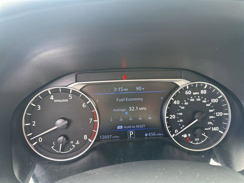 Used 2025 Nissan Altima 2.5 SR FWD image 9