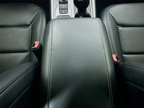 Used 2020 Ford Explorer XLT w/ Equipment Group 202A image 28