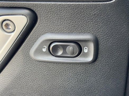 Used 2017 Jeep Wrangler Unlimited Rubicon w/ Connectivity Group image 18