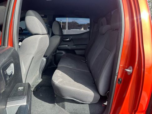 Used 2017 Toyota Tacoma TRD Off-Road w/ Tow Package image 8