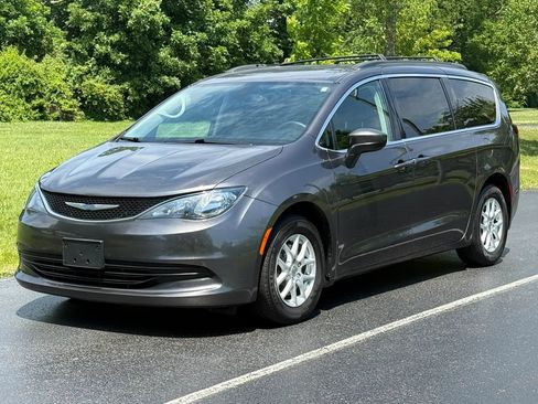 Used 2020 Chrysler Voyager Lxi FWD image 1