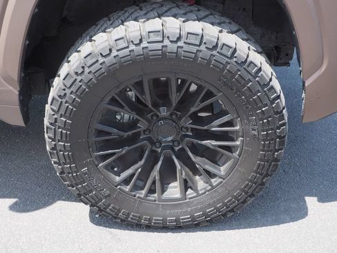 Used 2025 Toyota Sequoia Platinum AWD/4WD image 9