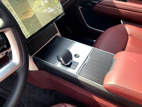 New 2025 Land Rover Range Rover SE image 7