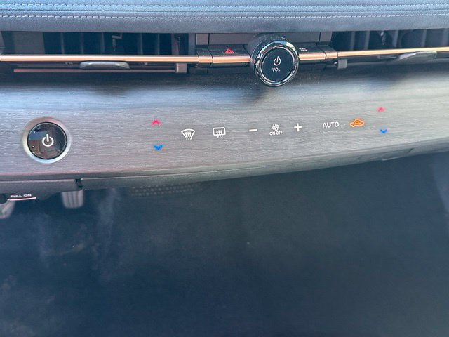 Used 2023 Nissan Ariya AWD/4WD image 23