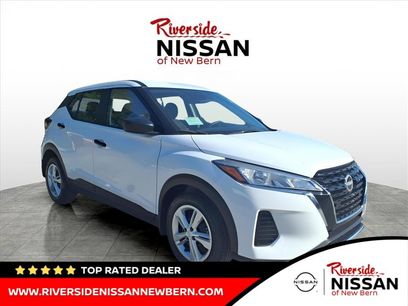 New 2025 Nissan Kicks Play S
