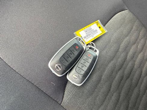 Used 2025 Nissan Pathfinder SV FWD image 27