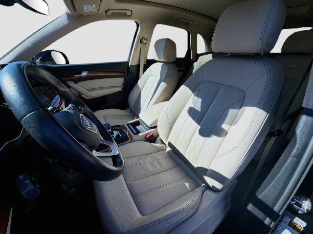 Used 2022 Audi Q5 2.0T Premium Plus w/ Premium Plus Package AWD/4WD image 11