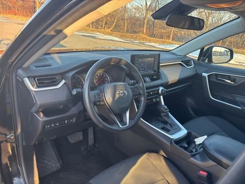 Used 2021 Toyota RAV4 XLE image 41