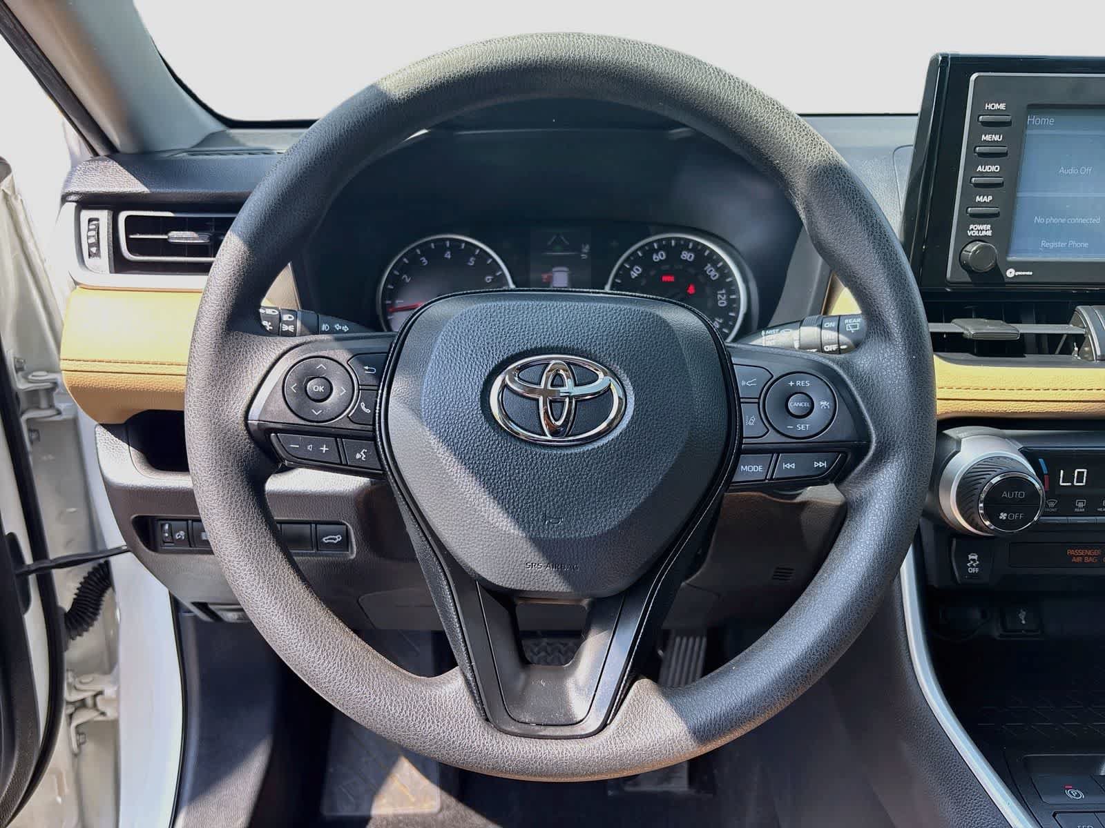 Used 2021 Toyota RAV4 XLE w/ Convenience Package FWD image 11