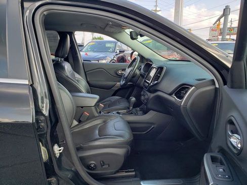 Used 2019 Jeep Cherokee Limited image 16