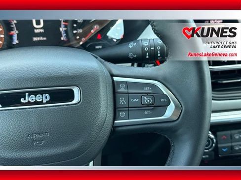 Used 2025 Jeep Compass Limited AWD/4WD image 38