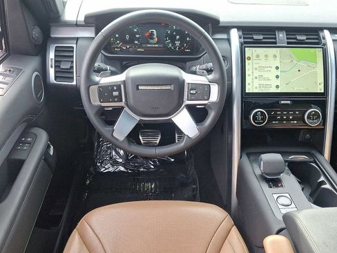Used 2024 Land Rover Discovery Dynamic SE image 21