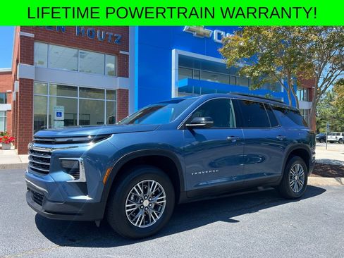 Used 2025 Chevrolet Traverse LT FWD image 1