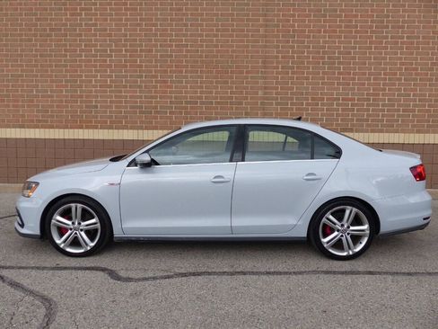 Used 2017 Volkswagen Jetta GLI FWD image 5