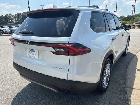 Used 2025 Toyota Grand Highlander AWD image 8