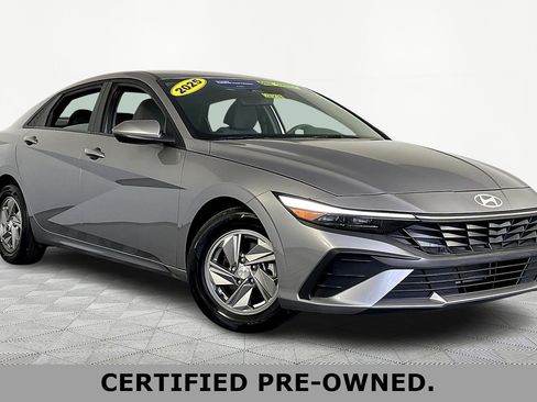 Used 2025 Hyundai Elantra SE FWD image 3
