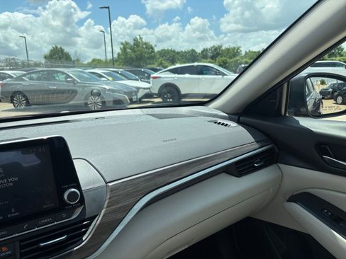 Used 2025 Nissan Altima 2.5 SV image 34