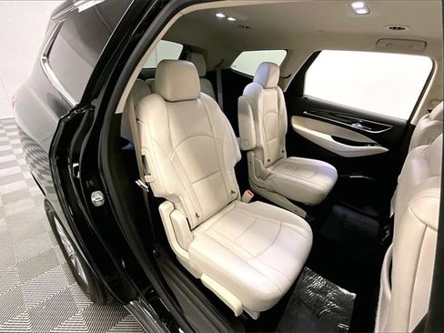 Used 2023 Buick Enclave Essence image 21