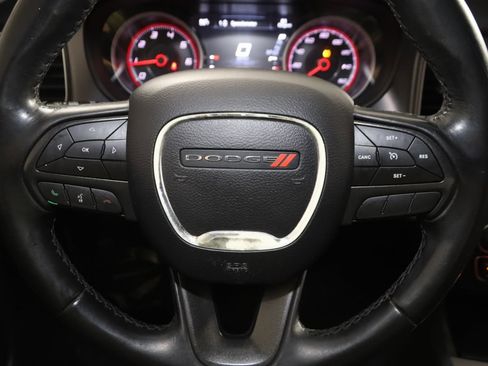 Used 2019 Dodge Charger SXT image 32