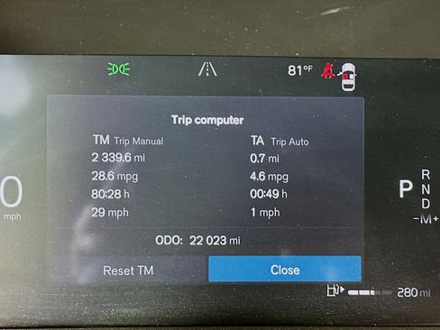 Used 2025 Volvo XC40 B5 Plus AWD/4WD image 17