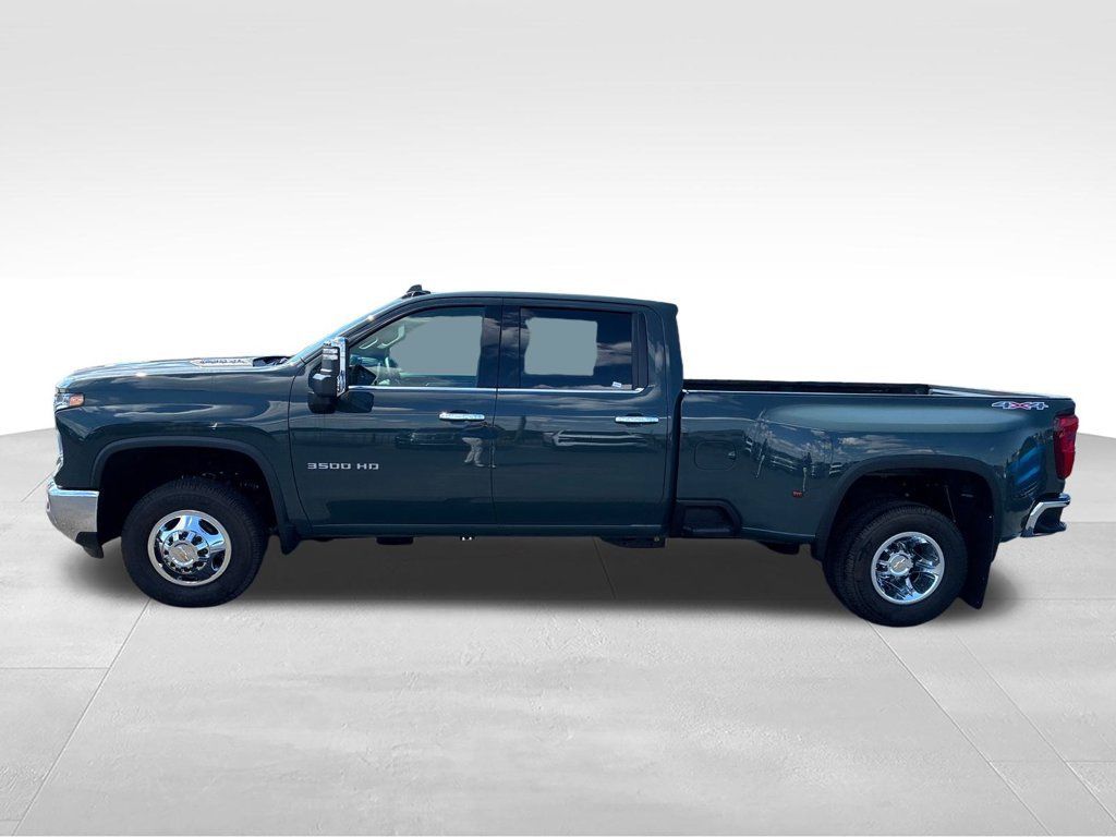 Used 2026 Chevrolet Silverado 3500 LTZ AWD/4WD image 2