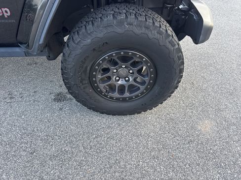 Used 2023 Jeep Wrangler Unlimited Rubicon w/ Xtreme 35 Tire Package AWD/4WD image 12