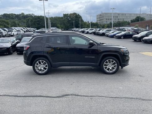 Certified 2023 Jeep Compass Latitude AWD/4WD image 7