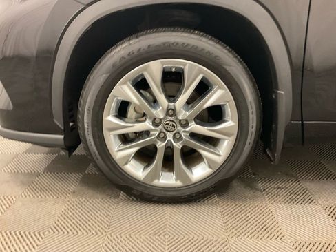 Used 2023 Toyota Highlander Limited image 8