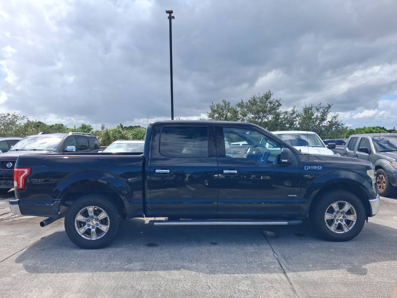 Used 2015 Ford F150 XLT w/ Equipment Group 301A Mid RWD image 2