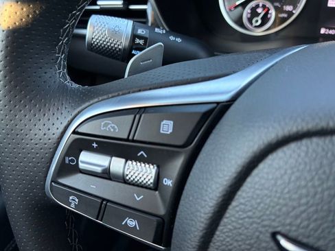 Used 2025 Genesis G70 2.5T image 18