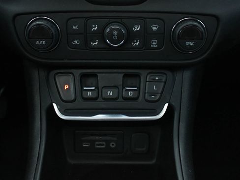 Used 2018 GMC Terrain Denali w/ Advanced Safety Package image 24