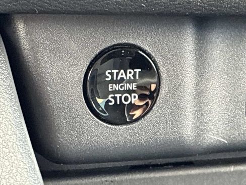 Used 2025 Nissan Rogue SV AWD/4WD image 33
