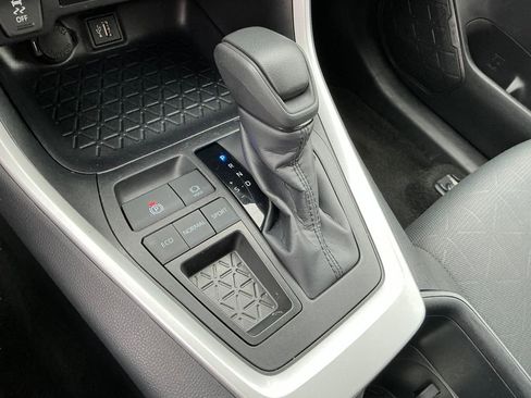 Used 2025 Toyota RAV4 XLE FWD image 19