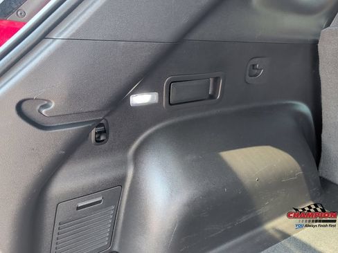 Used 2019 Chevrolet Blazer LT FWD image 23