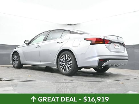 Used 2023 Nissan Altima 2.5 SV FWD image 53