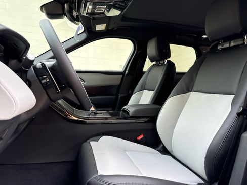 Used 2026 Land Rover Range Rover Velar Dynamic SE image 13