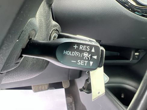 Used 2018 Toyota C-HR XLE FWD image 26