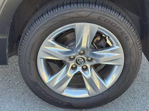 Used 2018 Toyota Highlander Limited FWD image 9