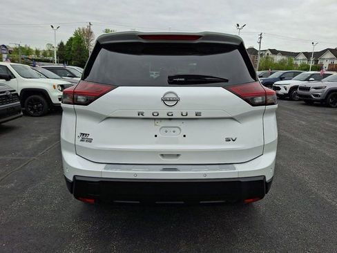 Used 2024 Nissan Rogue SV w/ SV Premium Package FWD image 7