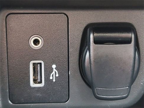 Used 2020 Nissan Versa SV image 7